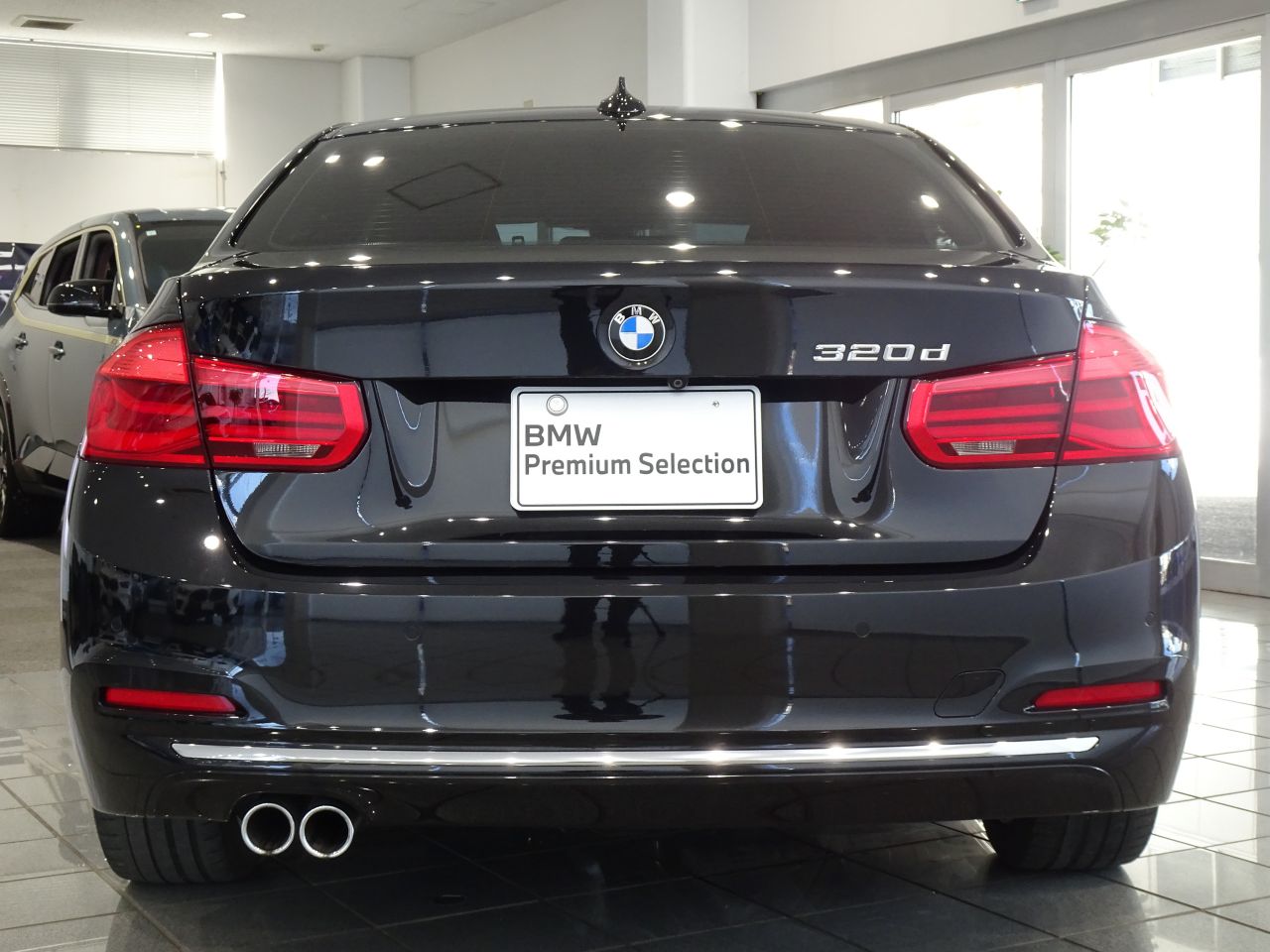 320D SEDAN RHD