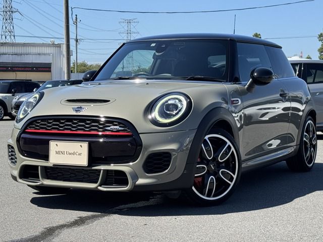 THE NEW MINI JOHN COOPER WORKS.