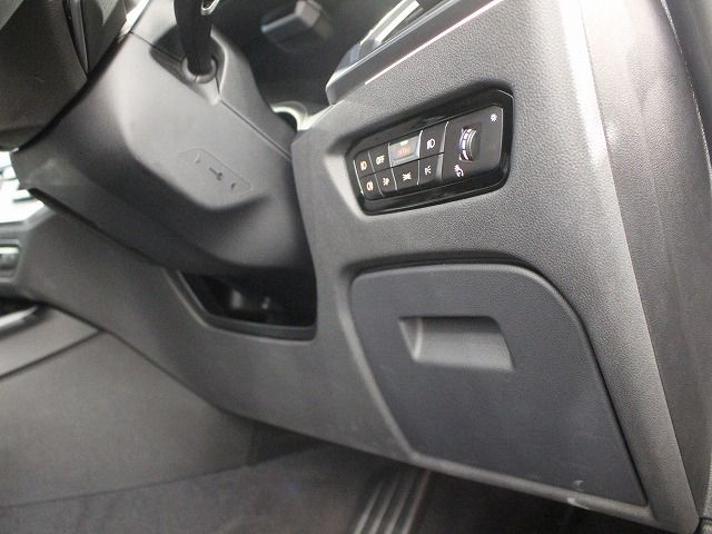 320i Sedan RHD
