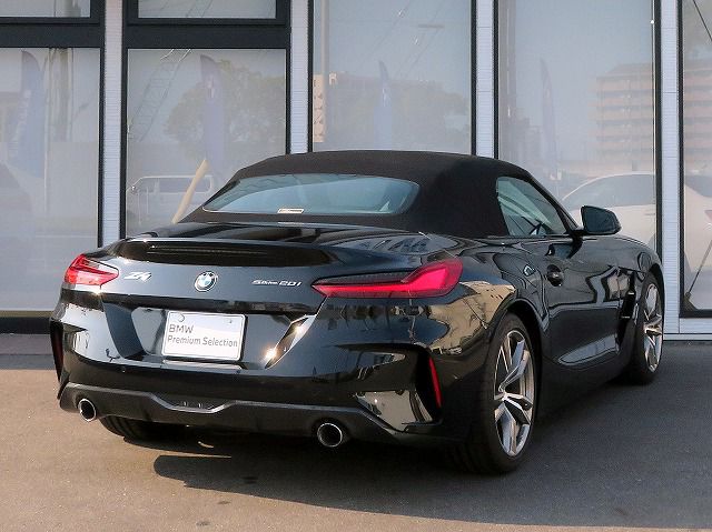 G29 z4 sDrive20i RHD