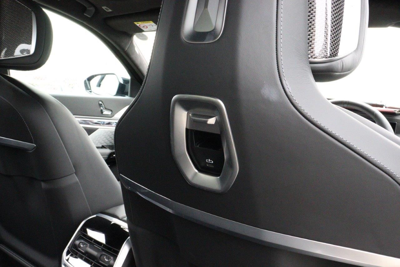 BMW i7 M70 xDrive Sedan RHD