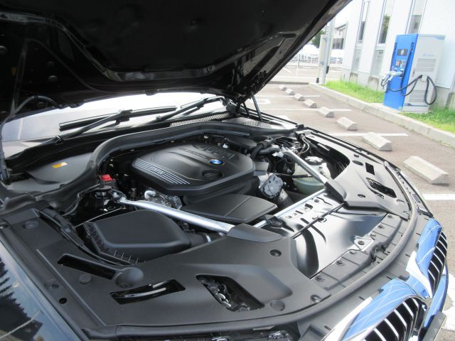 520d xDrive Sedan RHD