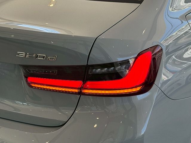 320d xDrive Berline RHD