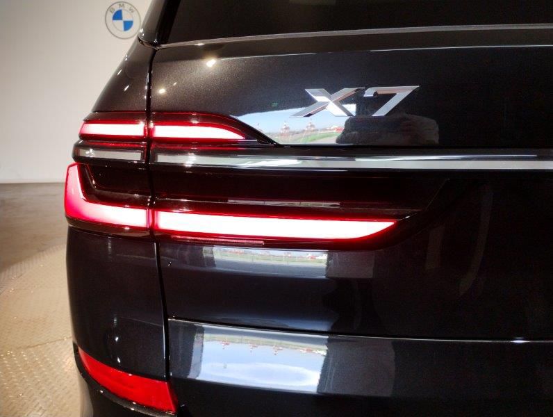 X7 xDrive40d RHD US