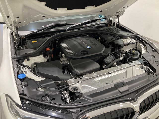 G20 320d xDrive RHD Saloon