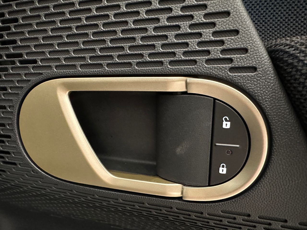 J01 MINI Cooper E