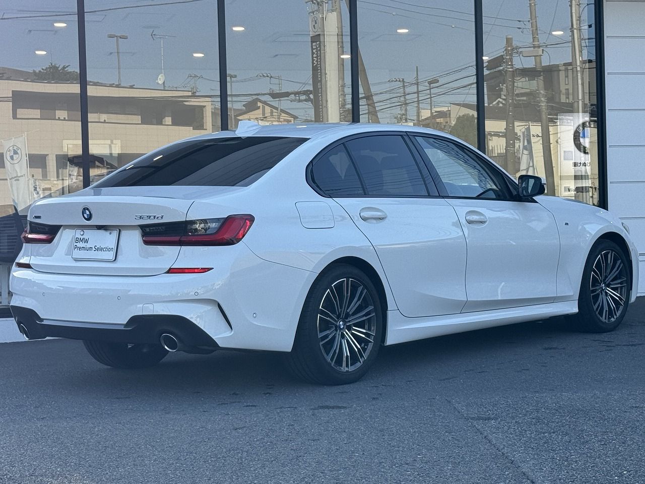 G20 320d xDrive RHD Saloon