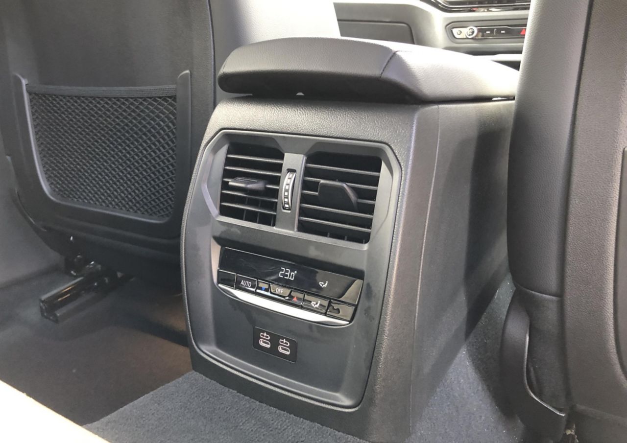 320d xDrive Berline RHD