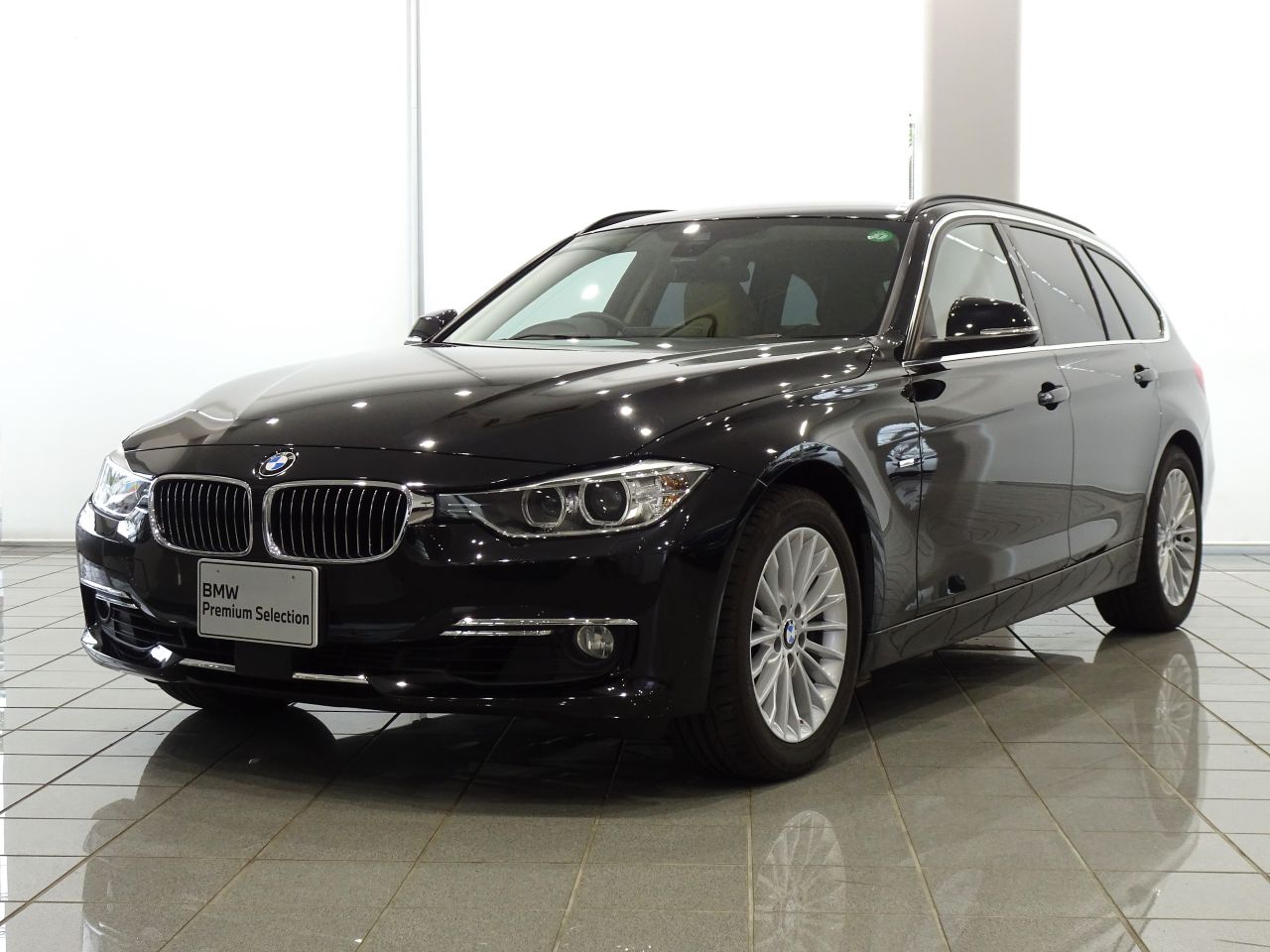 320i xDrive Touring Luxury