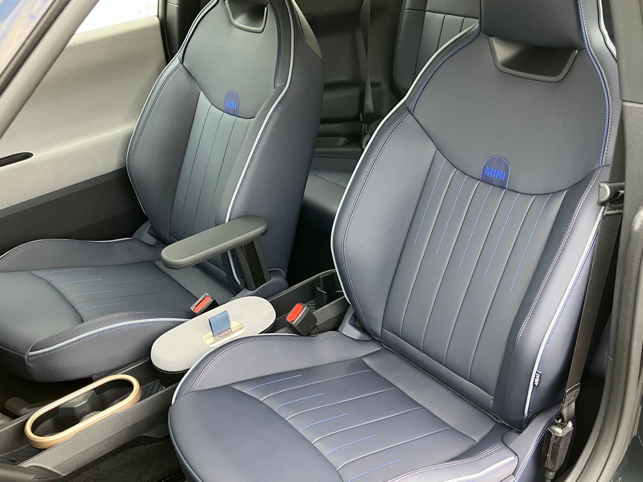 J01 MINI Cooper SE