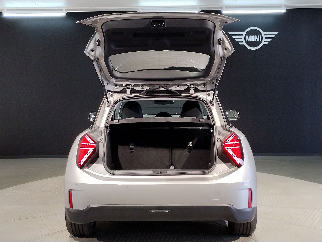 J01 MINI Cooper E