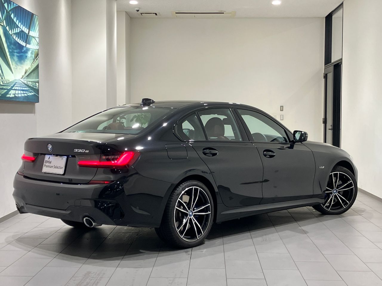 G20 330e Saloon RHD
