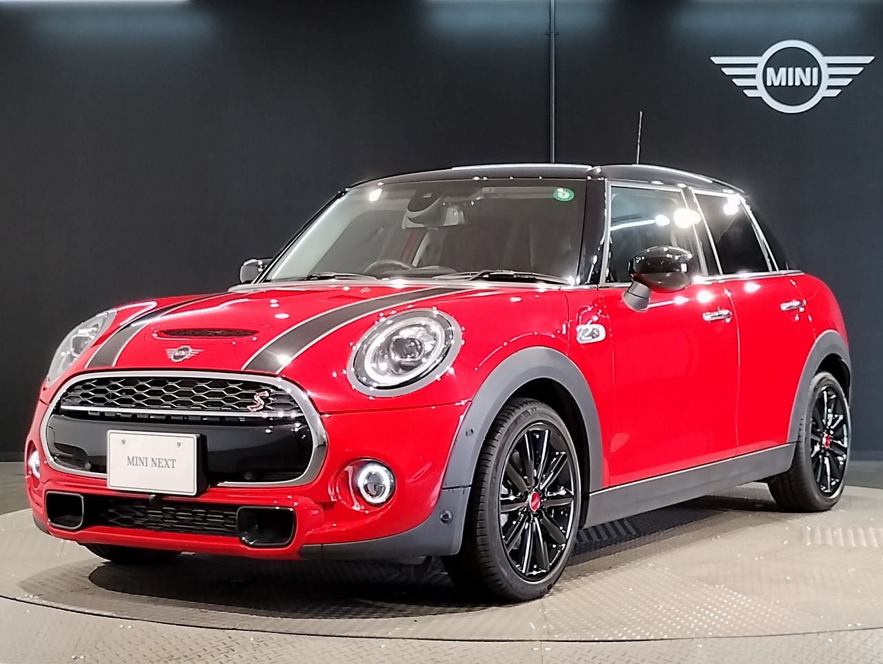 MINI COOPER S 5 DOOR.