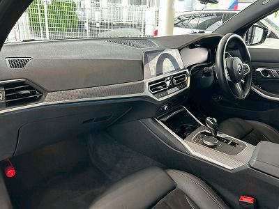 G20 330e Saloon RHD