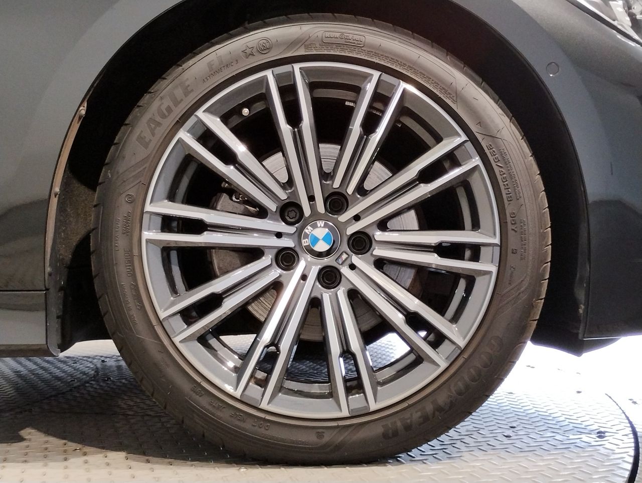G21 320i RHD