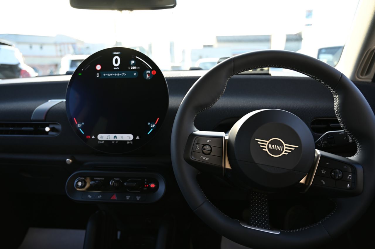 J01 MINI Cooper E