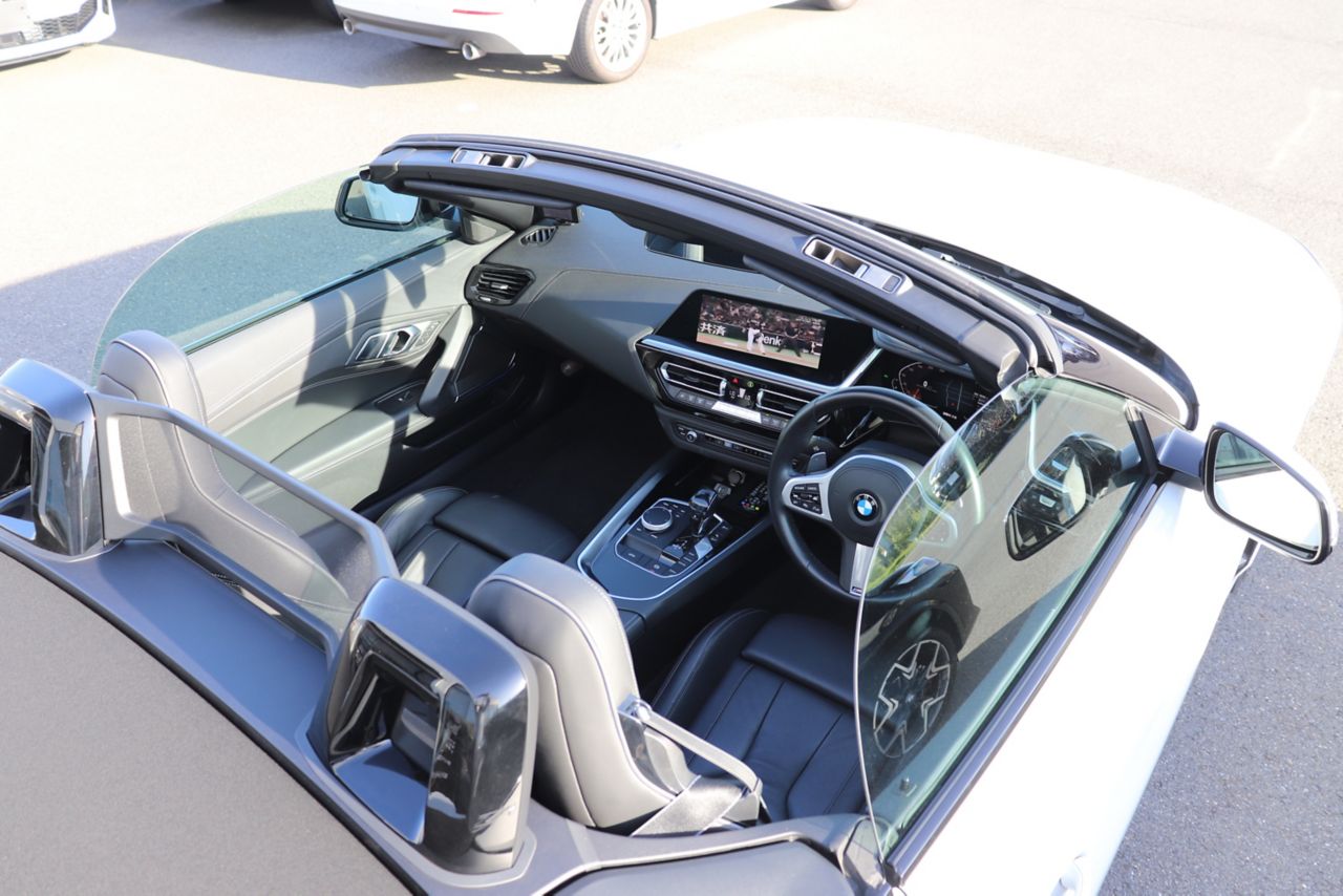 G29 z4 sDrive20i RHD