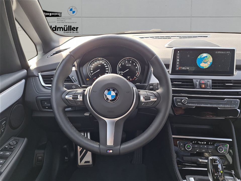 BMW 218