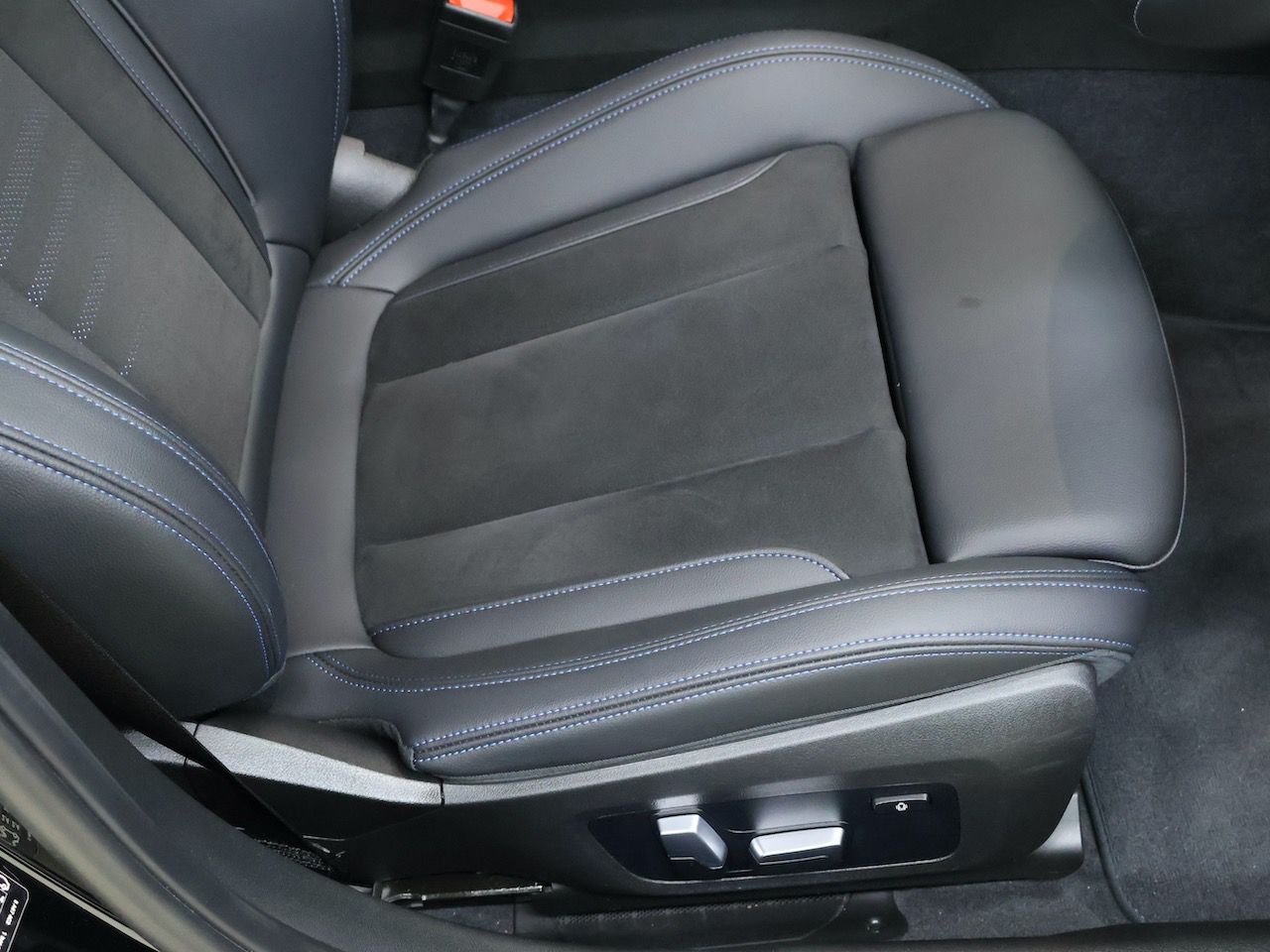 G20 320i Saloon LCI RHD MX
