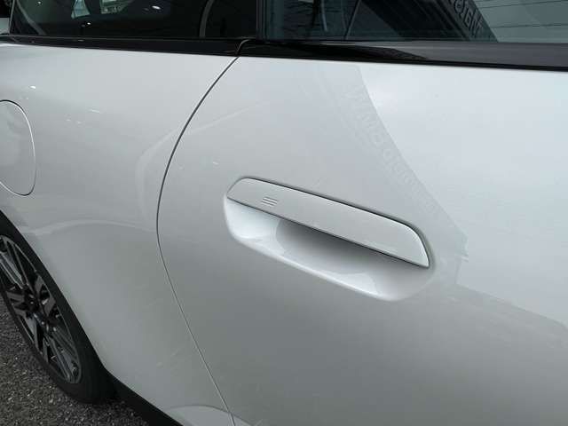 J01 MINI Cooper E