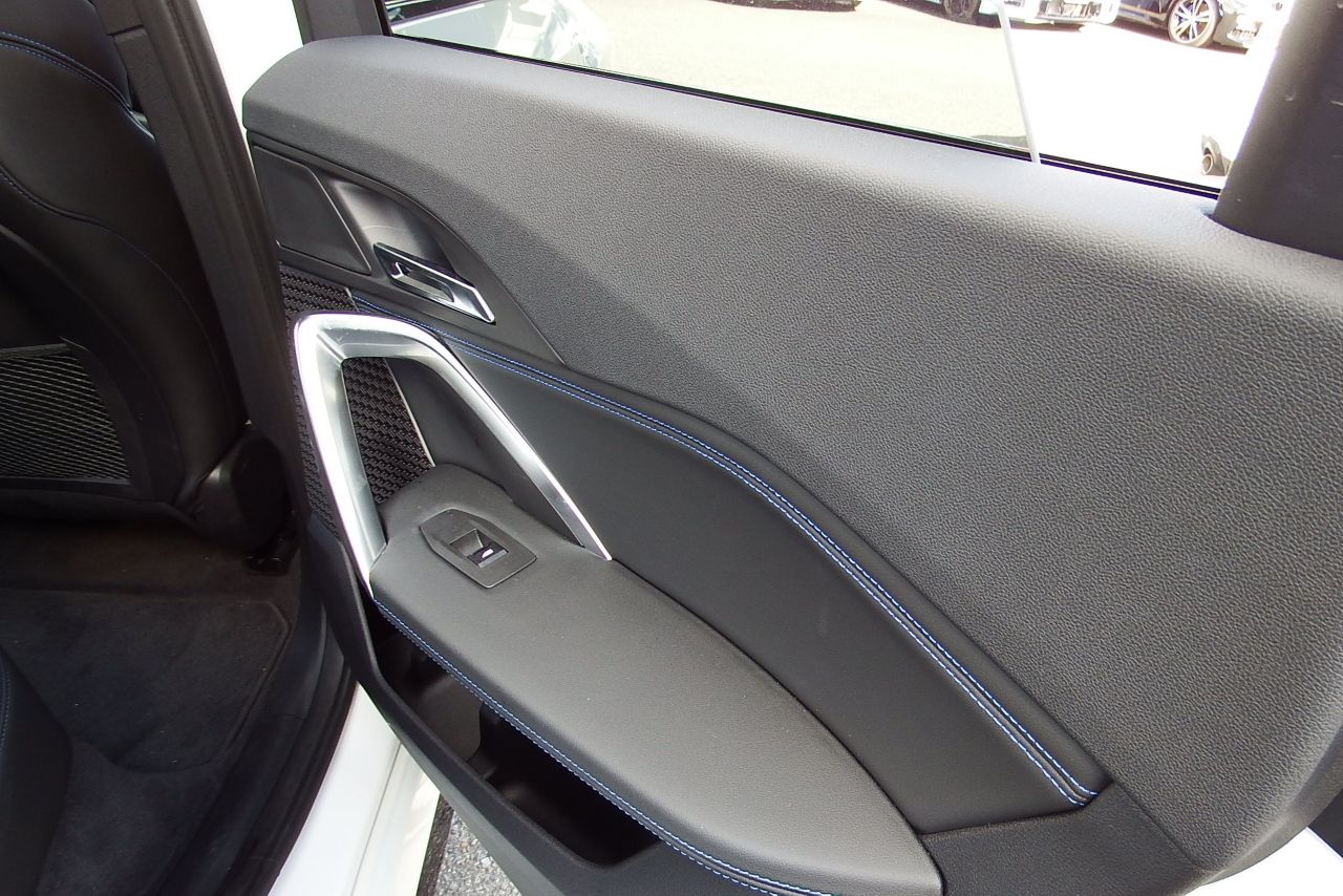 U11 iX1 xDrive30