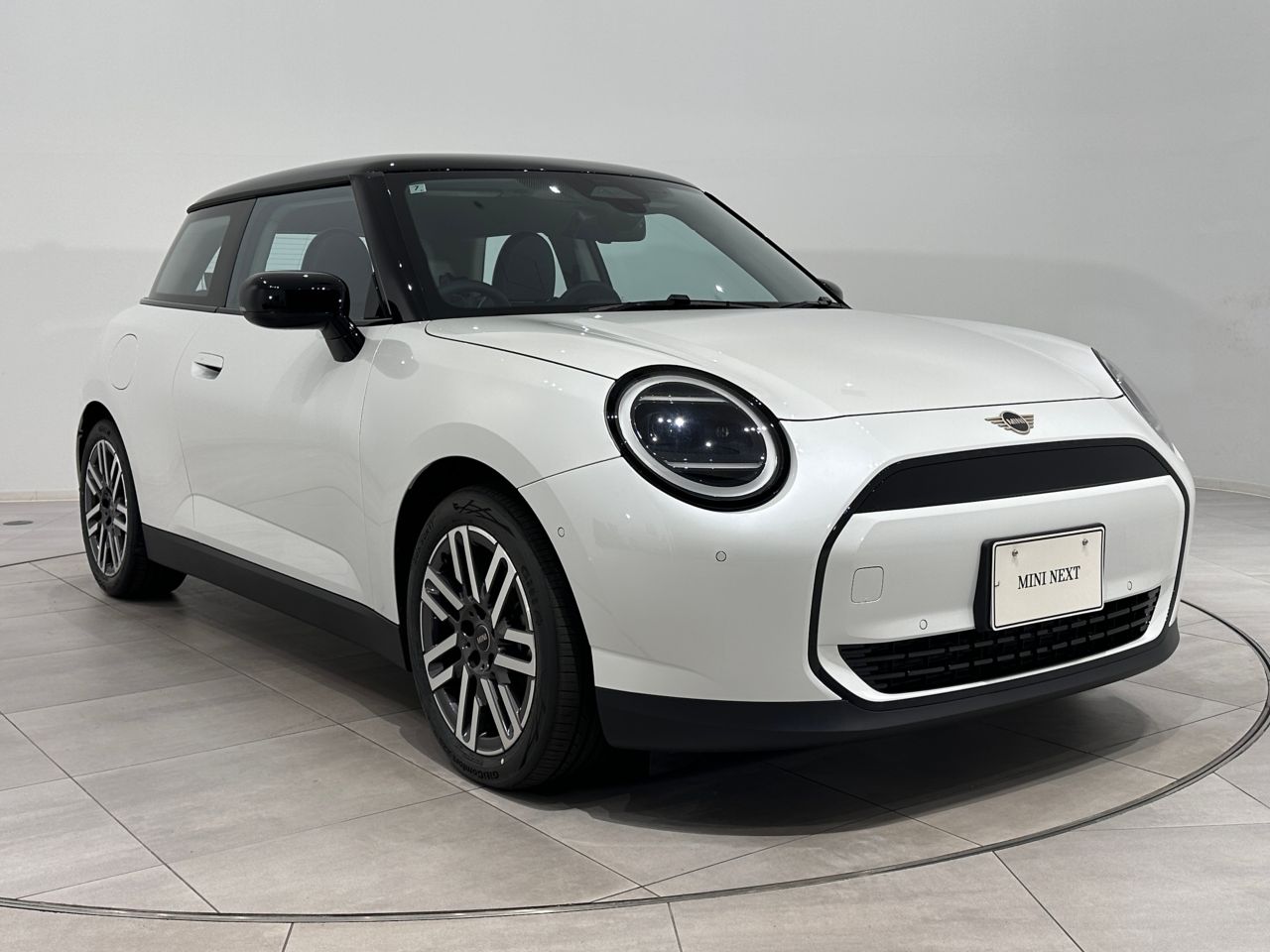 J01 MINI Cooper E