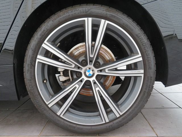 320d xDrive Berline RHD
