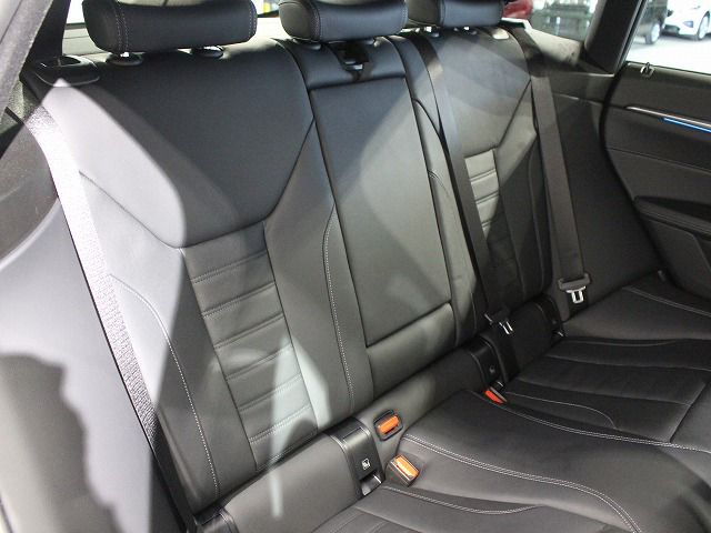 G26 i4 eDrive40 RHD