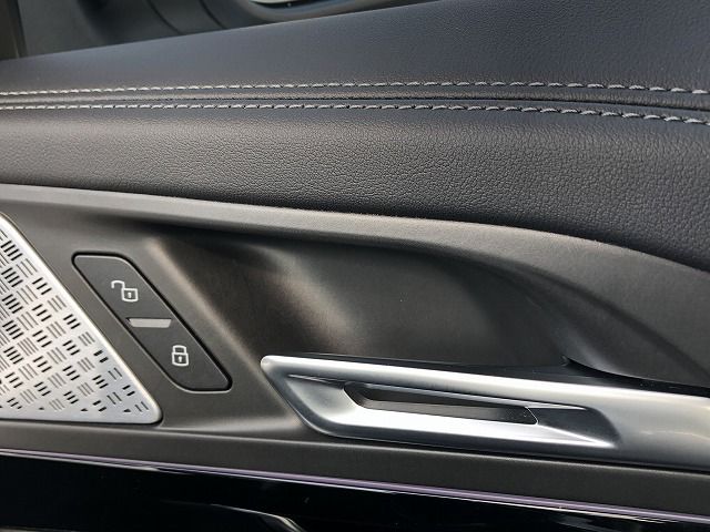 U11 iX1 xDrive30