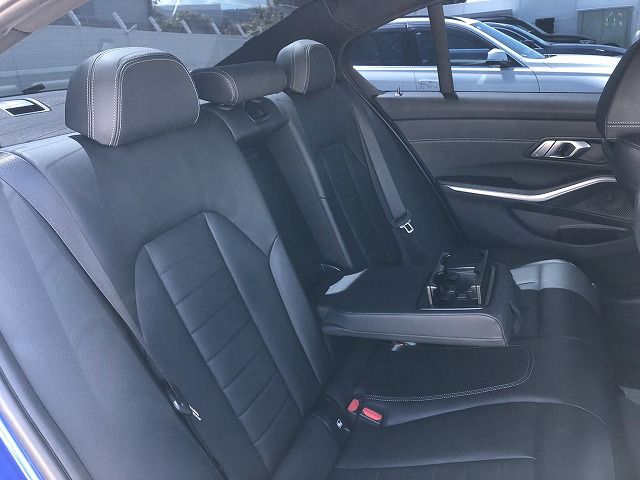 G20 330e Saloon RHD