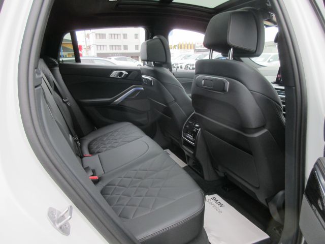 X6 M60i xDrive RHD