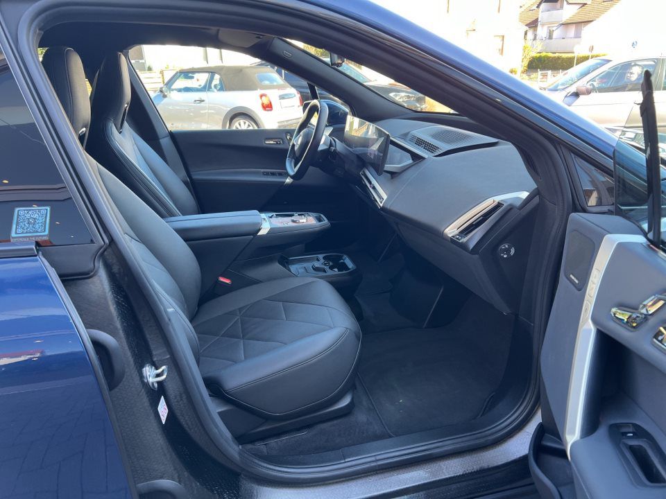 BMW iX