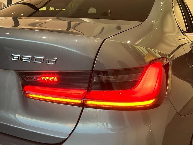 320d xDrive Berline RHD