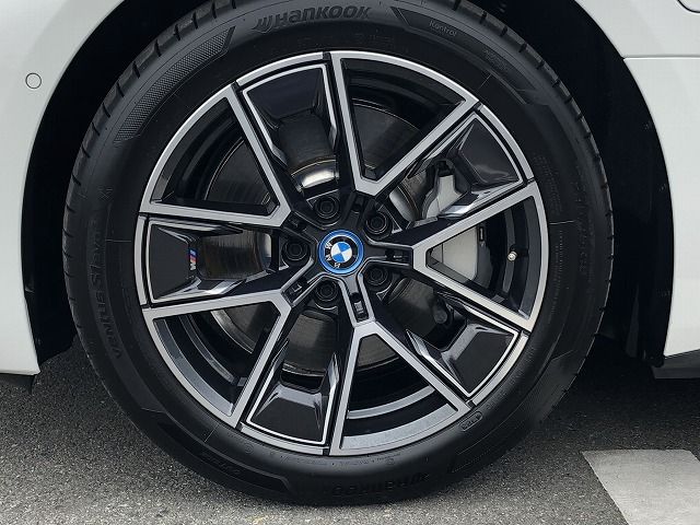 G26 i4 eDrive40 RHD