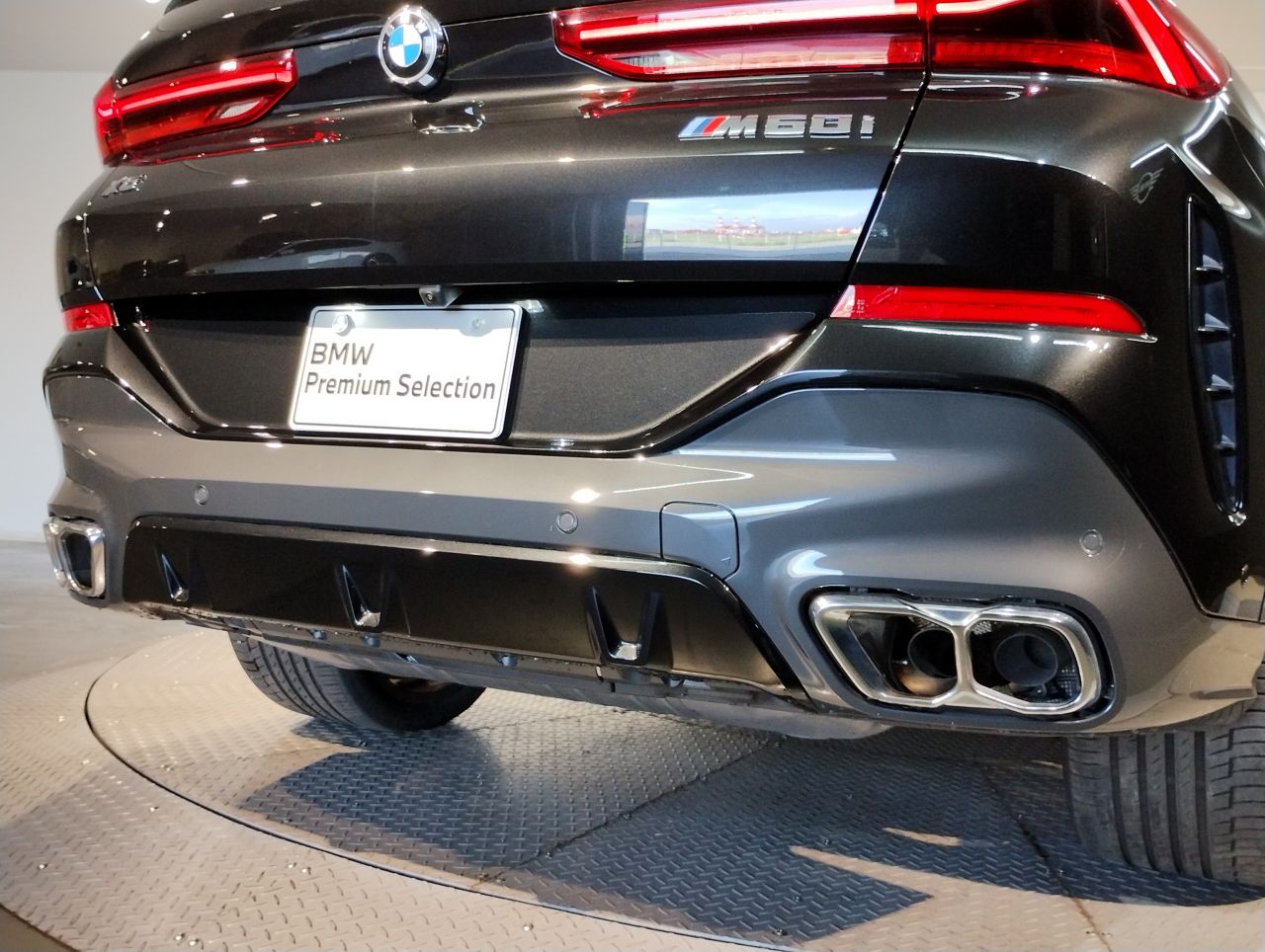 X6 M60i xDrive RHD