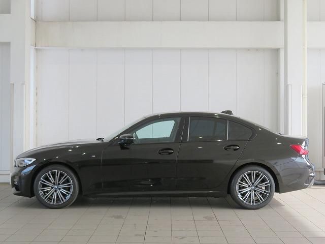 G20 320d xDrive RHD Saloon