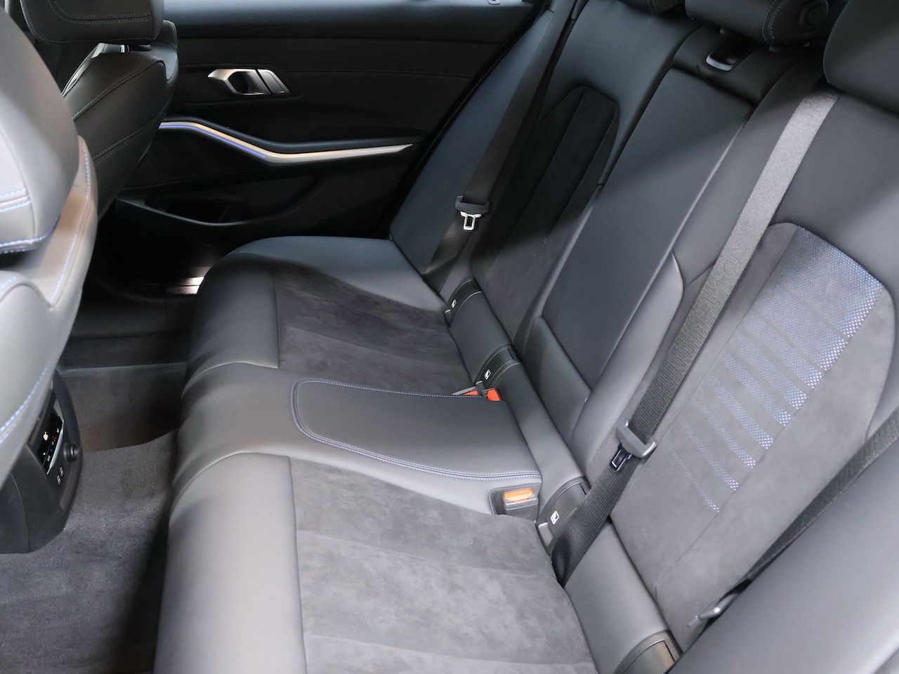 G21 320i RHD