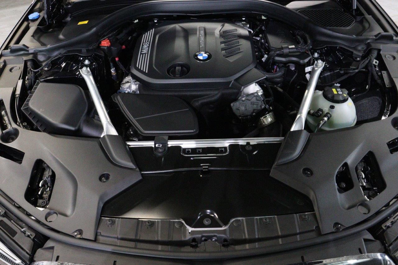 520d xDrive Sedan RHD