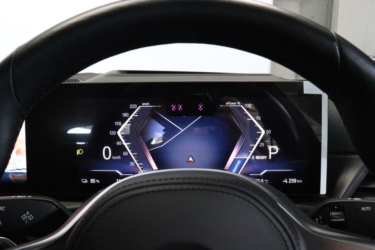 G26 i4 eDrive35 RHD