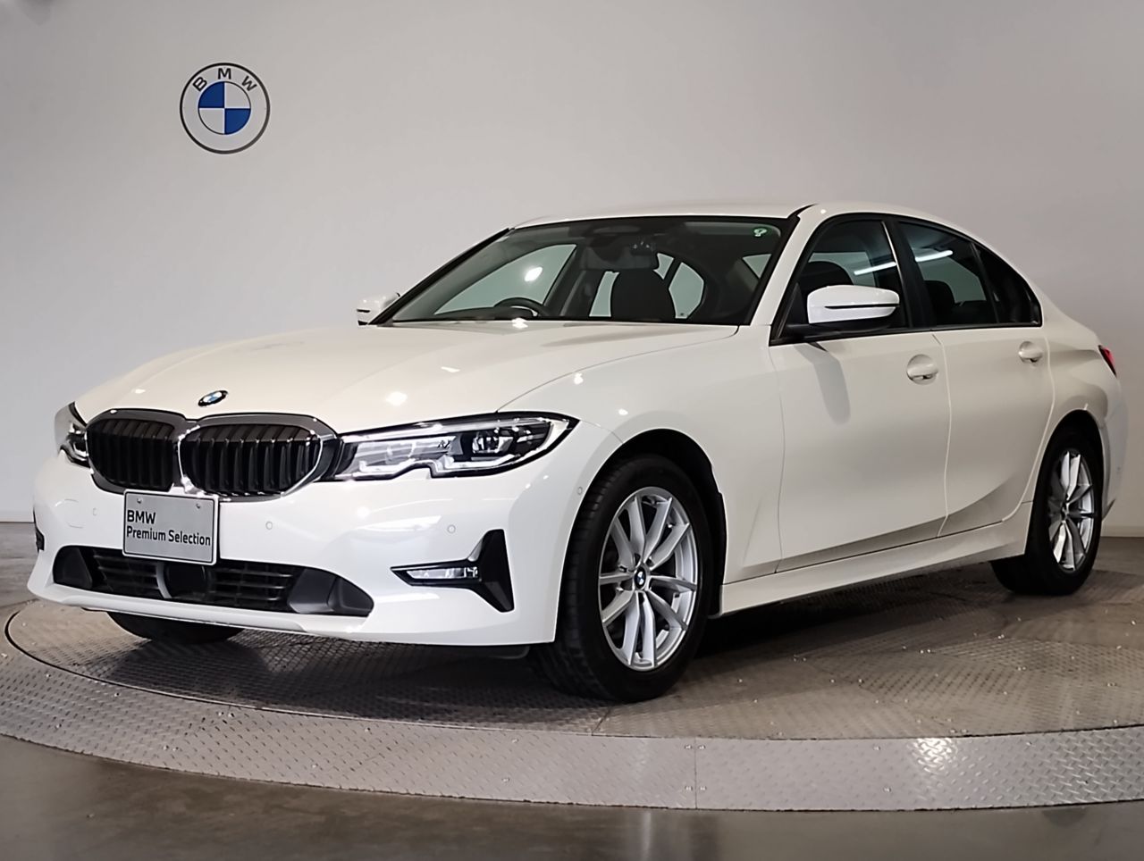 320i