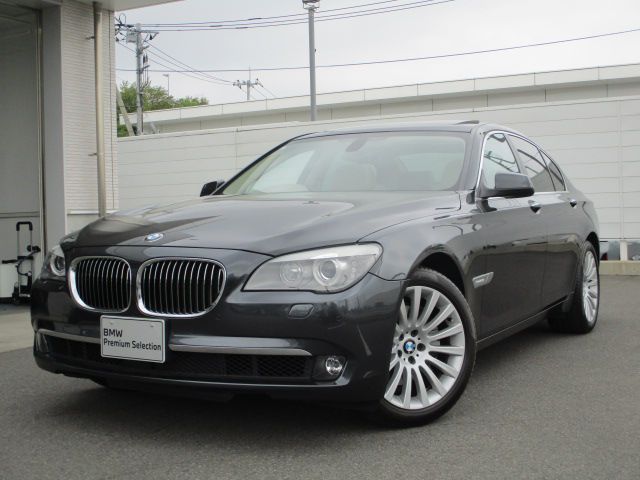 740i
