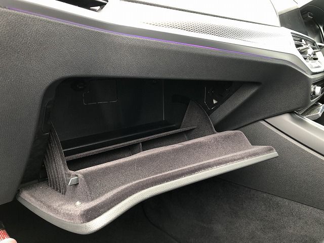 320i Sedan RHD