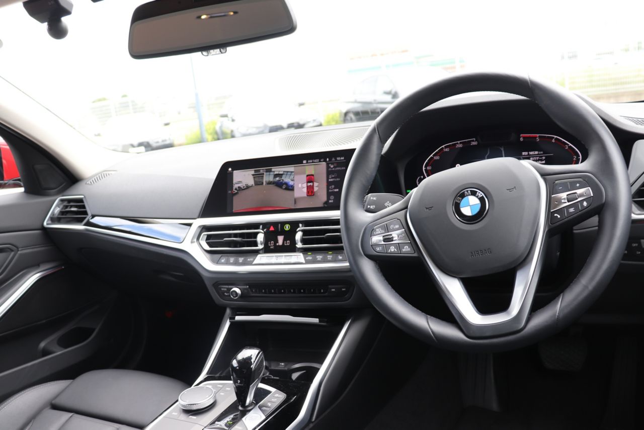 G20 320d xDrive RHD Saloon
