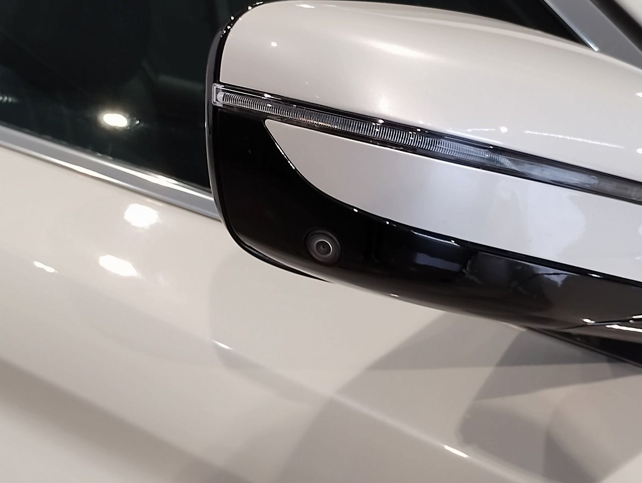 523I