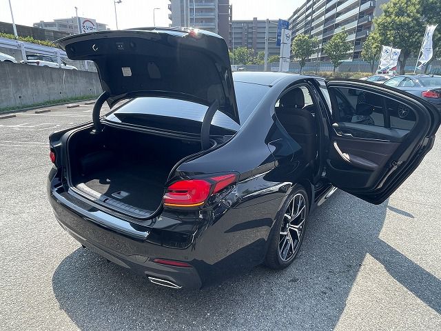 530e Sedan RHD