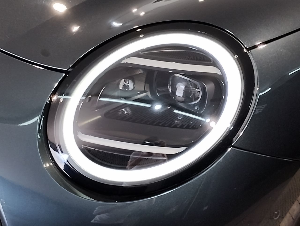 J01 MINI Cooper E