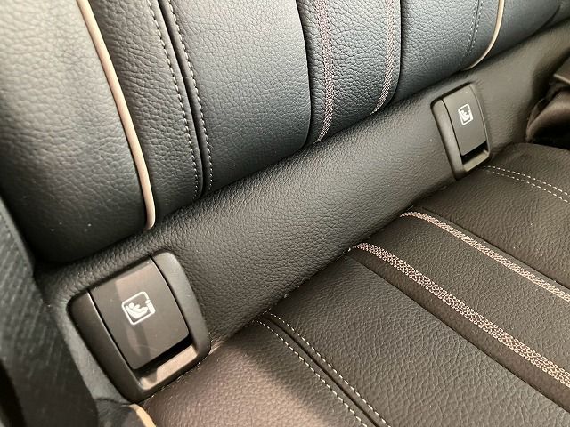 530e Sedan RHD