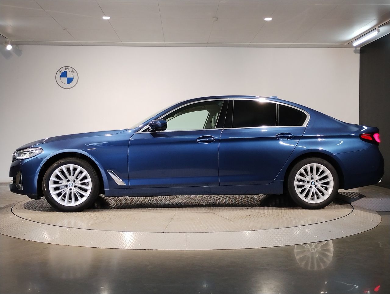 520d xDrive Sedan RHD