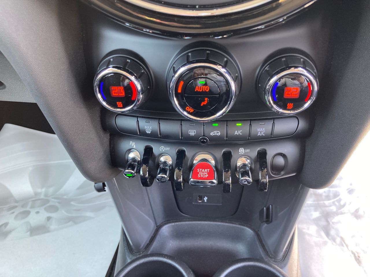 MINI F55 Cooper D 5dr Hatch LCI