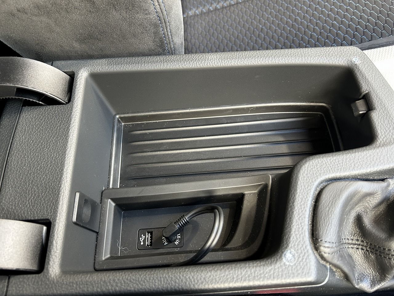 320I SEDAN RHD